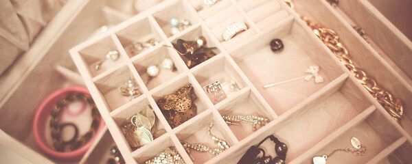 Коробочка с украшениями Коробочка с украшениями - Sputnik Lietuva