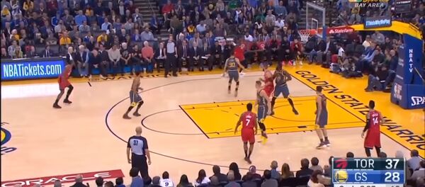 У Валанчюнаса травма против чемпиона НБА, но Рэпторс все равно выиграл  - Sputnik Литва