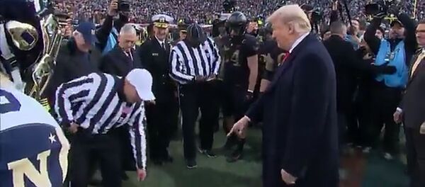 Трамп подбросил монетку необычным способом - Sputnik Литва