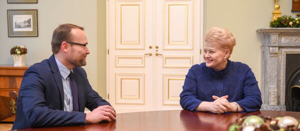 Президент Литвы Даля Грибаускайте на встрече с новым министром культуры Миндаугасом Кветкаускасом - Sputnik Литва