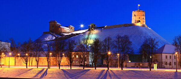Вечерний Вильнюс, вид на гору Гедиминаса, архивное фото - Sputnik Литва