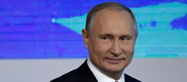 Президент РФ Владимир Путин во время ежегодной большой пресс-конференции - Sputnik Литва