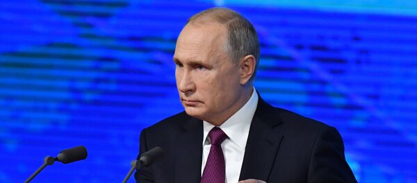 Президент РФ Владимир Путин во время ежегодной большой пресс-конференции - Sputnik Литва
