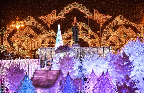 Žvaigždėtas dangus: fantastinis Maskvos pertvarkymas prieš Naujuosius metus Žvaigždėtas dangus: fantastinis Maskvos pertvarkymas prieš Naujuosius metus - Sputnik Lietuva