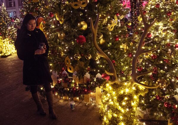 Žvaigždėtas dangus: fantastinis Maskvos pertvarkymas prieš Naujuosius metus Žvaigždėtas dangus: fantastinis Maskvos pertvarkymas prieš Naujuosius metus - Sputnik Lietuva