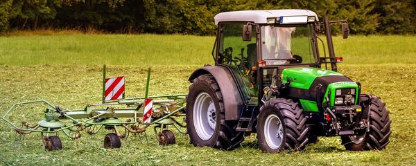 Сельскохозяйственный трактор, архивное фото Сельскохозяйственный трактор, архивное фото - Sputnik Литва