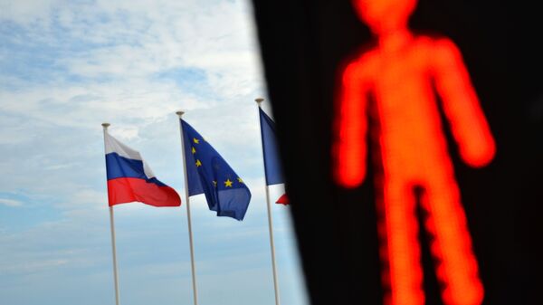 Флаги России, ЕС и Франции на набережной Ниццы. - Sputnik Lietuva