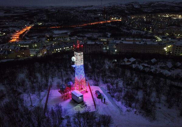 Передающая башня Ура в поселке Видяево Мурманской области - Sputnik Литва