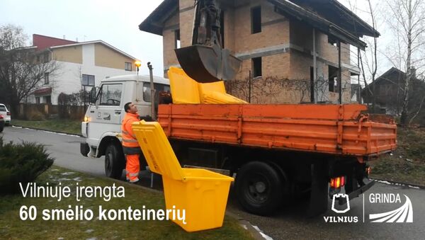 Vilniuje įrengti konteineriai su druska ir smėliu - Sputnik Lietuva