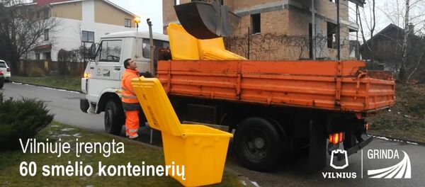 В Вильнюсе установили контейнеры с песком и солью - Sputnik Литва