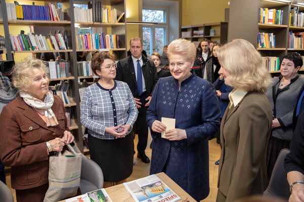 Президент Литвы посетила библиотеку имени Адама Мицкевича после реновации - Sputnik Литва