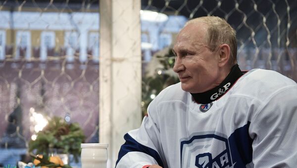 Президент РФ В. Путин принял участие в товарищеском матче Ночной хоккейной лиги - Sputnik Литва
