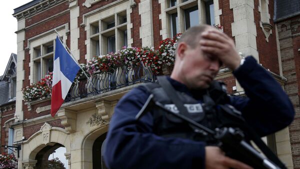 Полицейский после стрельбы в церкви во Франции - Sputnik Lietuva
