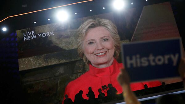 Хиллари Клинтон обращается к избирателям во время предвыборной гонки в США - Sputnik Lietuva