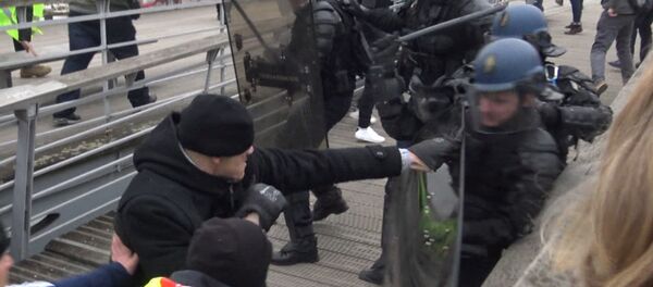 Акции проетста желтых жилетов во Франции Акции проетста желтых жилетов во Франции - Sputnik Lietuva