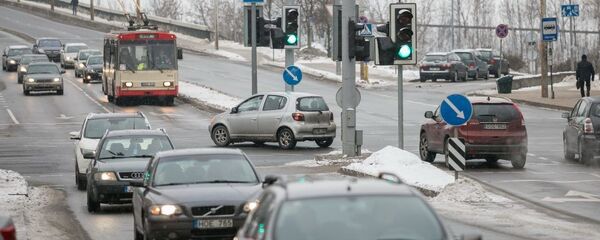 Вид автомобилей на дороге в Вильнюсе Вид автомобилей на дороге в Вильнюсе - Sputnik Lietuva