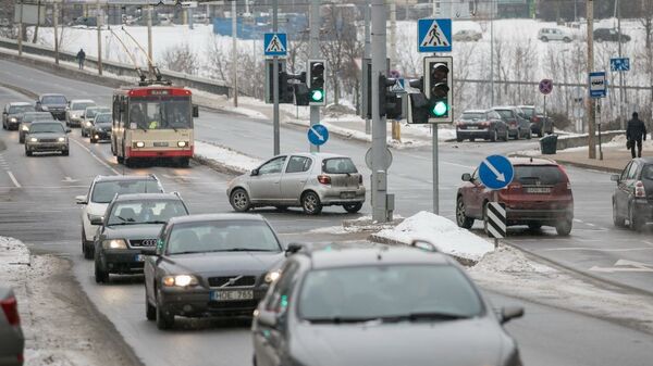 Вид автомобилей на дороге в Вильнюсе - Sputnik Lietuva