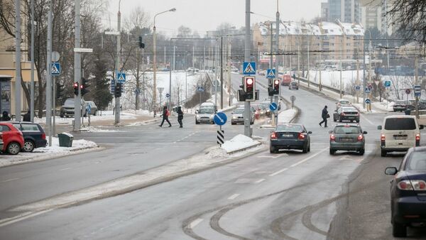 Вид автомобилей на дороге в Вильнюсе - Sputnik Lietuva