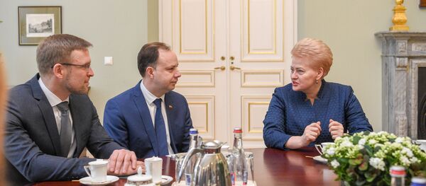 Грибаускайте на встрече с министром соцобесчпечения и труда Линасом Кукурайтисом и министром здравоохранения Аурелиюсом Веригой, архивное фото - Sputnik Литва