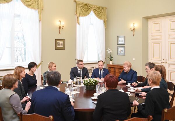 Президент Литвы предложила реформировать систему помощи пожилым людям Президент Литвы предложила реформировать систему помощи пожилым людям - Sputnik Литва