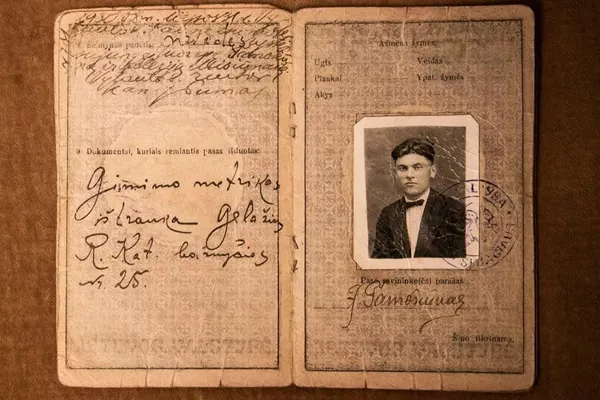 Juknevičienė atgavo ištremto senelio pasą Juknevičienė atgavo ištremto senelio pasą - Sputnik Lietuva