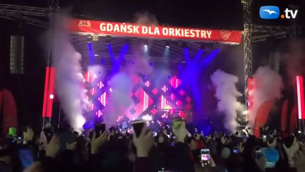 Мэра Гданьска ударили ножом во время благотворительного концерта - Sputnik Литва