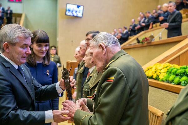 В Литве наградили премией Свободы группу партизан В Литве наградили премией Свободы группу партизан - Sputnik Литва