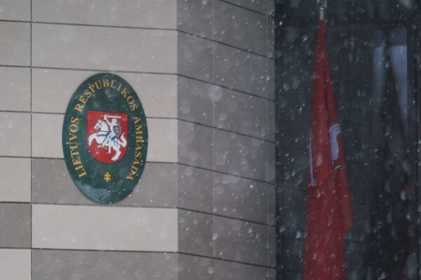 Пикет у здания Литовского посольства в Риге в поддержку Альгирдаса Палецкиса - Sputnik Lietuva