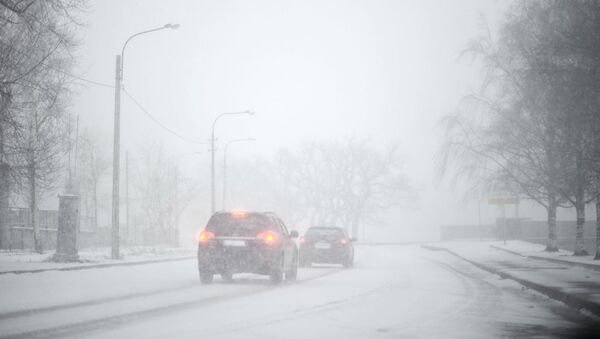 Зима, скользкая дорога, архивное фото - Sputnik Lietuva