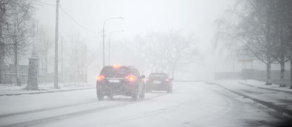 Зима, скользкая дорога, архивное фото - Sputnik Литва