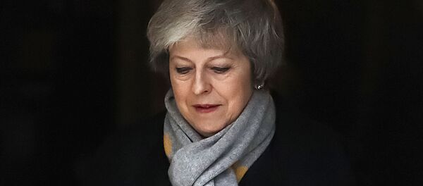 Премьер-министр Великобритании Тереза Мэй покидает парламент после голосования по сделке по Brexit, 15 января 2019 года - Sputnik Литва