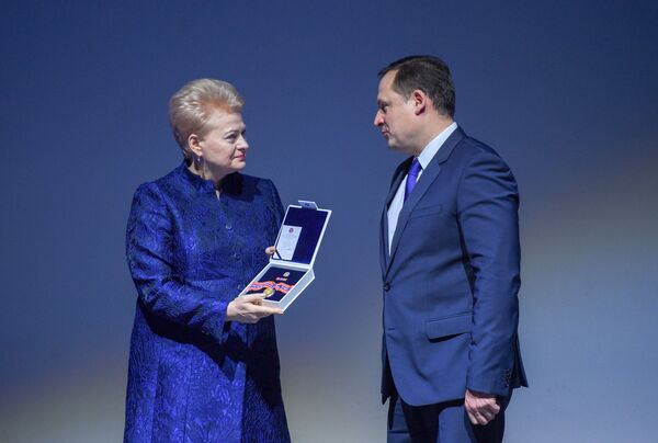 Президента Литвы наградили за заслуги перед прокуратурой Президента Литвы наградили за заслуги перед прокуратурой - Sputnik Литва