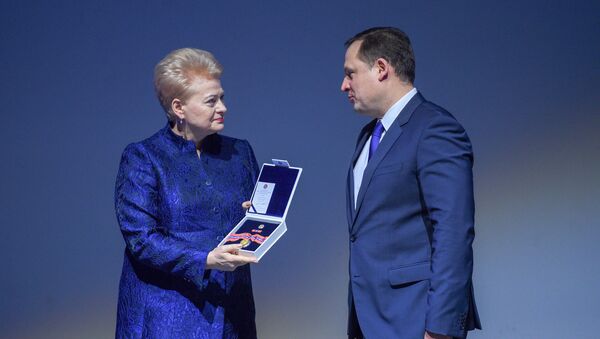 Президента Литвы Далю Грибаускайте наградили за заслуги перед системой прокуратуры - Sputnik Lietuva