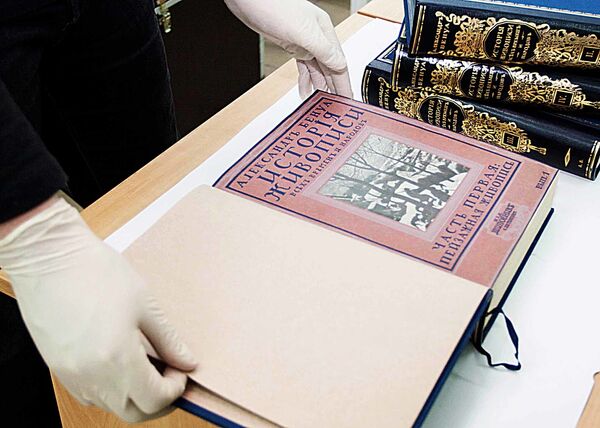 Белорусские таможенники пресекли провоз дореволюционных книг в Литву Белорусские таможенники пресекли провоз дореволюционных книг в Литву - Sputnik Литва