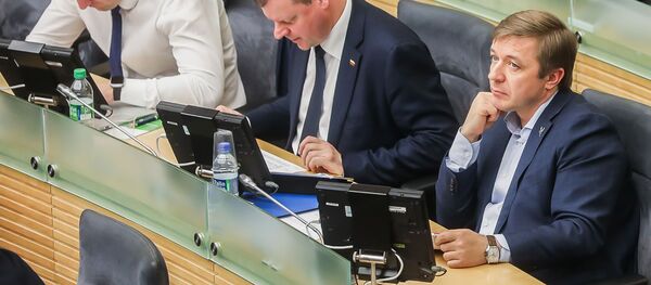 Министр экономики Литвы Виргиниюс Синкявичюс, премьер-министр Саулюс Сквернялис и глава правящей партии Рамунас Карбаускис, архивное фото - Sputnik Литва