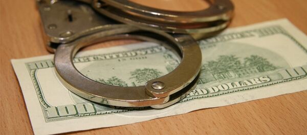 Наручники и деньги - Sputnik Литва