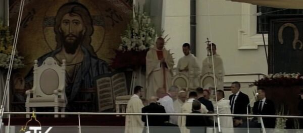 Папа римский Франциск упал во время богослужения в Польше - Sputnik Литва