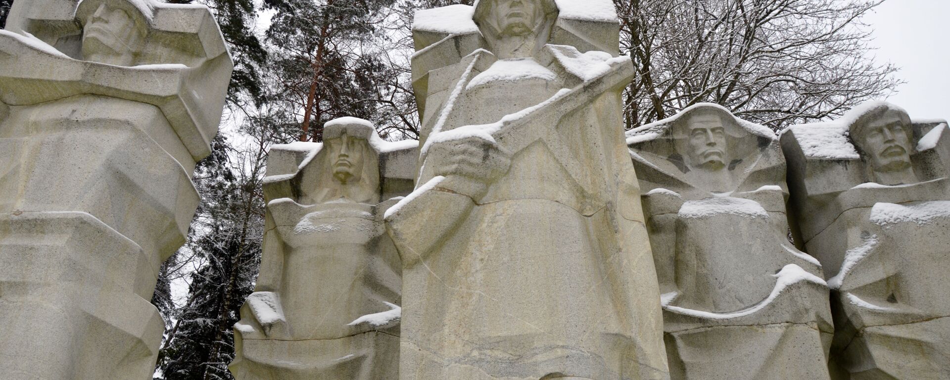 Мемориал воинам-освободителям на Антакальнисском воинском кладбище в Вильнюсе, архивное фото - Sputnik Литва, 1920, 30.11.2022