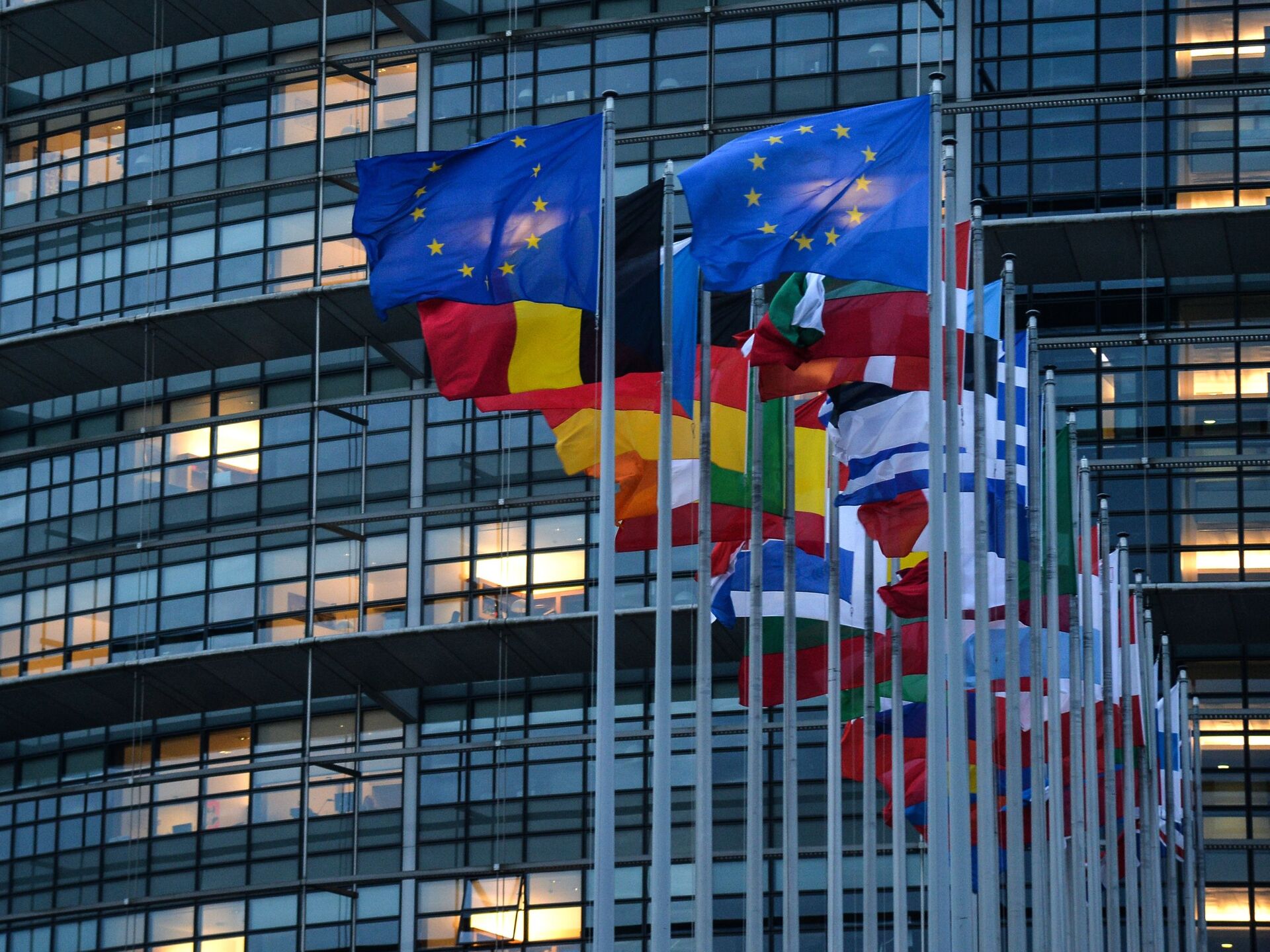 Решение евросоюза. Европейский парламент в Брюсселе. Здания Европарламента в Страсбурге и Брюсселе. Европейский Союз штаб квартира в Брюсселе. Здание Европарламента в Страсбурге.