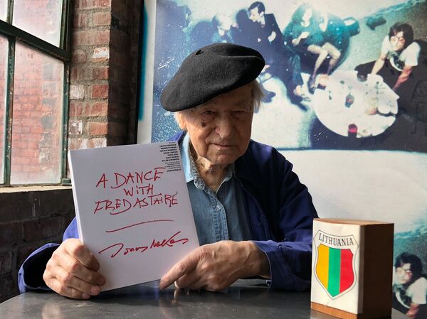 Зуокас потребовал Вильнюс вернуть частную коллекцию Йонаса Мекаса - Sputnik Литва