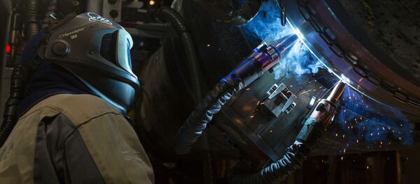 Сварка труб на борту судна Solitaire, для последующей укладки газопровода  Северный поток – 2 - Sputnik Литва