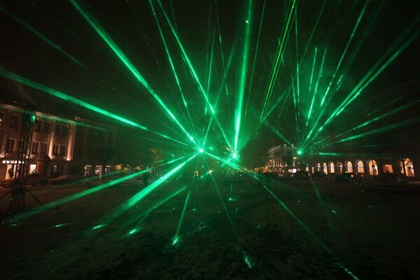 Vilniuje vyksta pirmasis šviesų festivalis Vilniuje vyksta pirmasis šviesų festivalis - Sputnik Lietuva