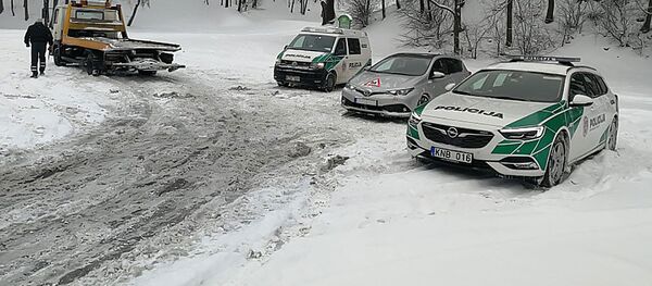 Каунасские полицейские поймали водителя пьяным за рулем учебного автомобиля Каунасские полицейские поймали водителя пьяным за рулем учебного автомобиля - Sputnik Литва
