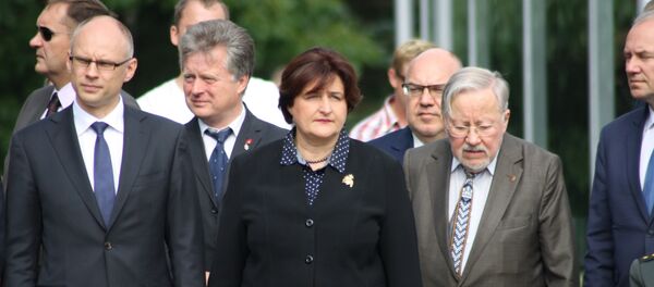 Томас Жилинскас, Лорета Граужинене, Витаутас Ландсбергис на дне памяти жертв расстрела Томас Жилинскас, Лорета Граужинене, Витаутас Ландсбергис на дне памяти жертв расстрела - Sputnik Литва