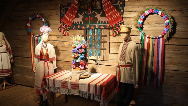 Одежда невесты, жениха и праздничный каравай - Sputnik Литва