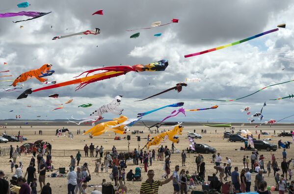 Гости и участники фестиваля воздушных змеев на пляже Литам-Сант-Аннес - Sputnik Lietuva