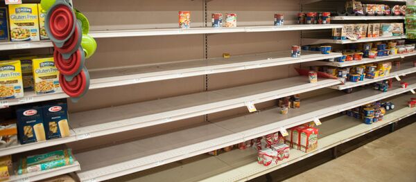 Полупустые полки магазина, архивное фото - Sputnik Литва