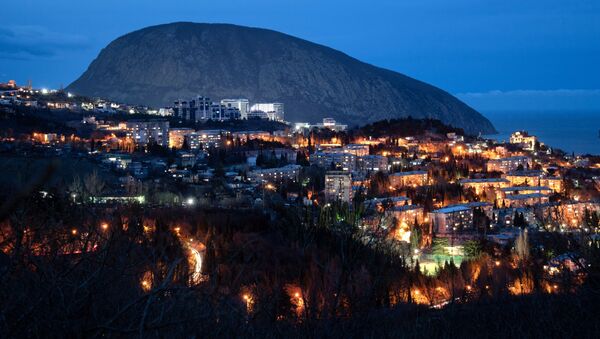 Гора Аю-Даг со стороны Гурзуфа в Крыму - Sputnik Lietuva