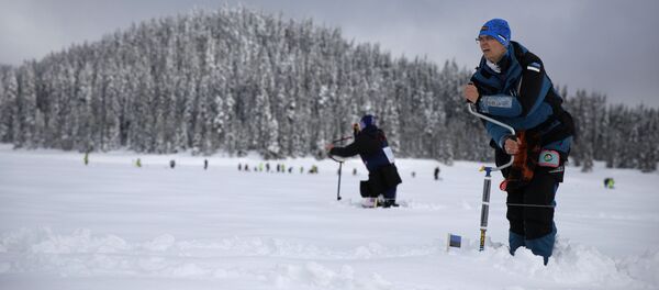 Участники XVI чемпионата мира по подледному лову рыбы в Болгарии, Широка Поляна Участники XVI чемпионата мира по подледному лову рыбы в Болгарии, Широка Поляна - Sputnik Литва