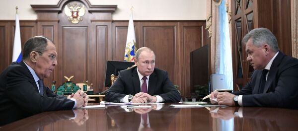 Президент РФ В. Путин встретился с главами МИД и Минобороны РФ С. Лавровым и C. Шойгу Президент РФ В. Путин встретился с главами МИД и Минобороны РФ С. Лавровым и C. Шойгу - Sputnik Lietuva